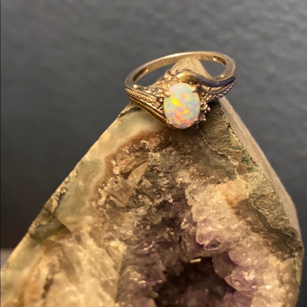 Beautiful Opal 10karate gold & .925sterling silver